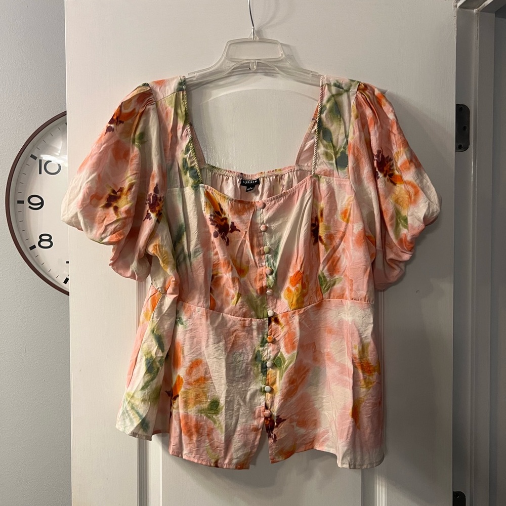 NWT Torrid washed floral top with puffed sleeve’s size 1X